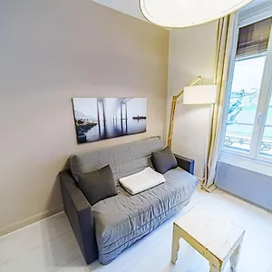 https://le-petit-delore-studio-2-personnes-lyon-8.hotels-rhonealpes.com